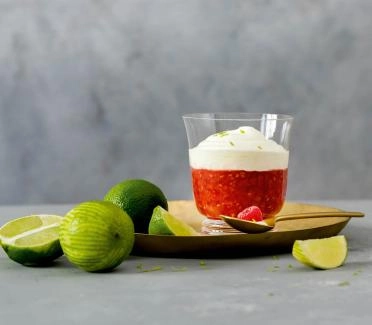 Melonen-Himbeer-Grütze mit Limettenrahm